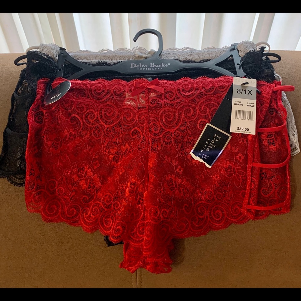 NWT 1X Size 8 Delta Burke Lace Caged Panty Set